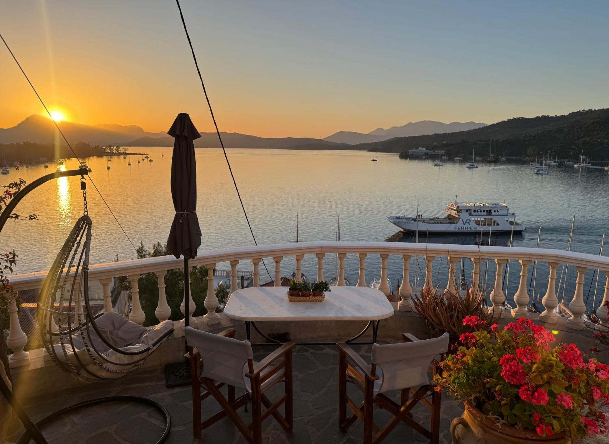 Kasteli Suite Poros Town Exterior photo